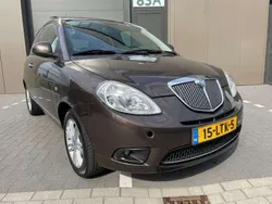 Bruin, metallic lak Gebruikt 2010 Lancia Ypsilon Hatchback | € 1.985 (Eerlijke prijs)
