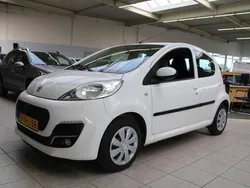 Wit Gebruikt 2014 Peugeot 107 Premium Hatchback | € 5.900 (Eerlijke prijs)