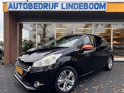 Zwart Gebruikt 2014 Peugeot 208 Roland Garros Hatchback | € 10.750 (Iets duurder)