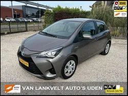 Grijs, metallic lak Gebruikt 2018 Toyota Yaris Hybrid Hatchback | € 12.750 (Goede deal)