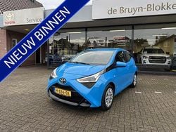 Blauw Gebruikt 2020 Toyota Aygo X-play Hatchback | € 11.999 (Eerlijke prijs)