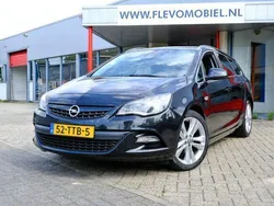 Zwart, metallic lak Gebruikt 2012 Opel Astra Sport Stationwagen | € 7.450 (Iets duurder)