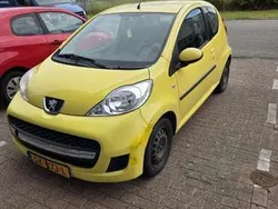 Geel Gebruikt 2010 Peugeot 107 Urban Move Hatchback | € 950 (Goede deal)