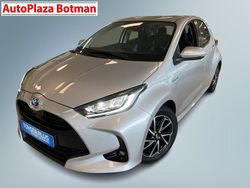 Grijs Gebruikt 2021 Toyota Yaris Hybrid Hatchback | € 20.950 (Eerlijke prijs)