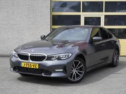 Grijs, metallic lak Gebruikt 2020 BMW 318 Executive Sedan | € 25.950 (Goede deal)