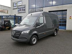 Grijs Gebruikt 2024 Mercedes E-Sprinter Van | € 45.950