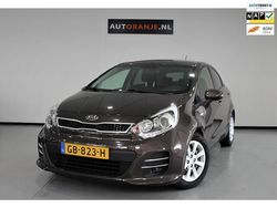 Bruin Gebruikt 2015 Kia Rio Hatchback | € 5.999 (Eerlijke prijs)