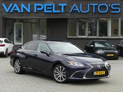 Blauw Gebruikt 2019 Lexus ES300H Luxury Line Sedan | € 29.900 (Eerlijke prijs)