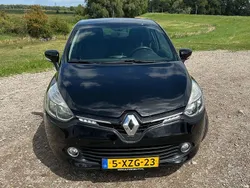 Zwart Gebruikt 2014 Renault Clio IV Hatchback | € 7.750 (Eerlijke prijs)