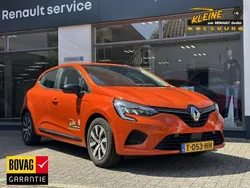 Oranje Gebruikt 2023 Renault Clio V Equilibre Hatchback | € 17.950 (Eerlijke prijs)
