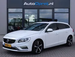 Wit Gebruikt 2018 Volvo V60 R-Design Stationwagen | € 19.745 (Eerlijke prijs)
