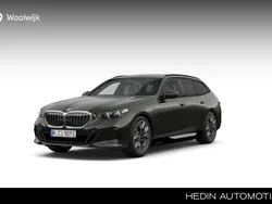 Grijs Nieuw 2024 BMW 530e Comfort Edition Stationwagen | € 83.687 (Goede deal)