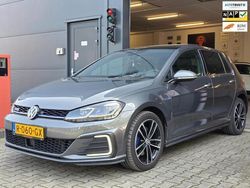 Grijs, metallic lak Gebruikt 2017 VW Golf VII GTE Hatchback | € 20.740 (Iets duurder)