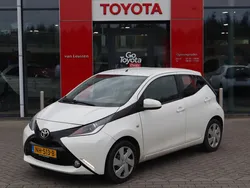 Gebruikt 2017 Toyota Aygo X-play Hatchback | € 9.489 (Eerlijke prijs)