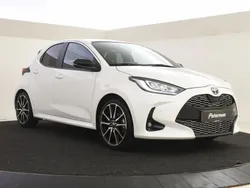 Wit Gebruikt 2023 Toyota Yaris Sport Hatchback | € 26.900 (Eerlijke prijs)