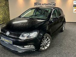 Zwart Gebruikt 2015 VW Polo Highline Hatchback | € 11.949 (Eerlijke prijs)