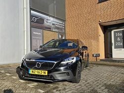 Zwart Gebruikt 2017 Volvo V40 Hatchback | € 14.950 (Eerlijke prijs)