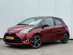Rood Gebruikt 2017 Toyota Yaris Hybrid Premium Hatchback | € 16.895 (Eerlijke prijs)
