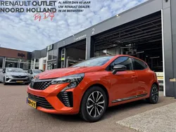 Oranje Gebruikt 2024 Renault Clio V Techno Hatchback | € 20.895 (Eerlijke prijs)