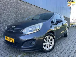 Grijs, metallic lak Gebruikt 2012 Kia Rio 4 Hatchback | € 6.895 (Eerlijke prijs)