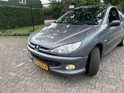 Grijs Gebruikt 2008 Peugeot 206 Forever Hatchback | € 1.750 (Eerlijke prijs)