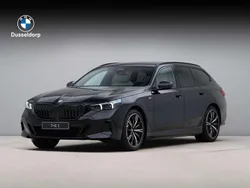 Zwart, metallic lak Nieuw 2025 BMW 530e M Sport Stationwagen | € 86.968 (Goede deal)