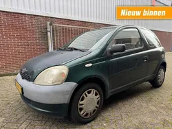 Groen, andere lak Gebruikt 1999 Toyota Yaris Terra Hatchback | € 895 (Eerlijke prijs)