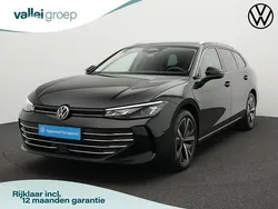 Zwart Gebruikt 2024 VW Passat Business Stationwagen | € 45.200 (Duur)