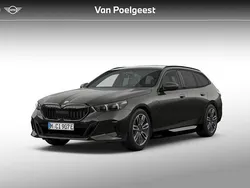 Sophistograu brillianteffect metallic (a90) (grijs metallic) Nieuw 2025 BMW 530e M Sport Stationwagen | € 87.974 (Goede deal)