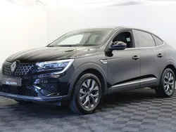 Zwart, metallic lak Gebruikt 2024 Renault Arkana SUV | € 26.999 (Eerlijke prijs)