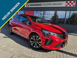 Rood Gebruikt 2024 Renault Clio V Techno Hatchback | € 20.950 (Iets duurder)