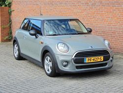 Grijs, metallic lak Gebruikt 2017 Mini ONE Salt Hatchback | € 14.950 (Eerlijke prijs)