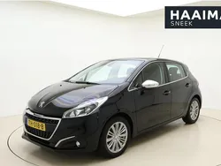 Rood Gebruikt 2018 Peugeot 208 Allure Hatchback | € 9.950 (Goede deal)