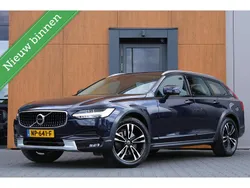Blauw Gebruikt 2017 Volvo V90 CC Pro Stationwagen | € 25.950 (Eerlijke prijs)