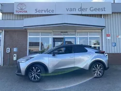 Grijs, metallic lak Nieuw 2024 Toyota C-HR SUV | € 36.975 (Eerlijke prijs)