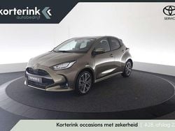 Rood Nieuw 2025 Toyota Yaris Hybrid Executive Hatchback | € 31.950 (Eerlijke prijs)