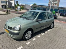 Bruin Gebruikt 2002 Renault Clio II Dynamique Hatchback | € 1.000 (Goede deal)
