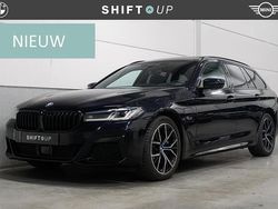 Zwart Gebruikt 2023 BMW 530e M Sport Stationwagen | € 44.940 (Eerlijke prijs)