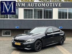 Zwart Gebruikt 2019 BMW 330 Executive Sedan | € 29.877 (Eerlijke prijs)