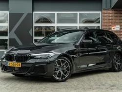 Zwart Gebruikt 2022 BMW 530e M Sport Stationwagen | € 46.900 (Eerlijke prijs)