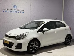 Wit Gebruikt 2016 Kia Rio Comfort Hatchback | € 7.920 (Eerlijke prijs)