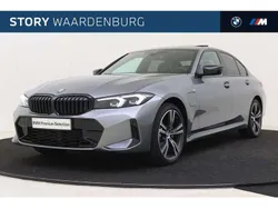 Grijs, metallic lak Gebruikt 2024 BMW 320 Executive Sedan | € 46.495 (Iets duurder)