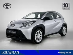 Zilver Gebruikt 2024 Toyota Aygo Play Hatchback | € 20.445 (Goede deal)