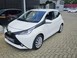Wit Gebruikt 2018 Toyota Aygo X-play Hatchback | € 8.950 (Eerlijke prijs)