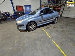 Grijs Gebruikt 2003 Peugeot 206 CC Cabriolet | € 875 (Super prijs)