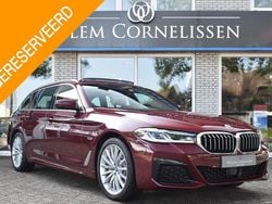 Rood Gebruikt 2022 BMW 530e Comfort Edition Stationwagen | € 48.950 (Iets duurder)