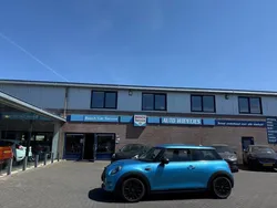 Blauw, metallic lak Gebruikt 2018 Mini ONE Pepper Hatchback | € 11.950