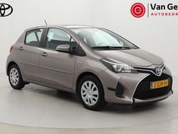 Bruin Gebruikt 2015 Toyota Yaris Hybrid Hatchback | € 12.499 (Eerlijke prijs)