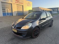 Grijs Gebruikt 2007 Renault Clio R.S. Rip Curl Hatchback | € 2.750 (Eerlijke prijs)