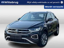 Zwart Gebruikt 2022 VW T-Roc Style SUV | € 28.950 (Goede deal)